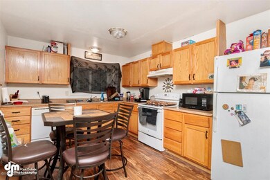 05-Unit 2 Kitchen 20201007-DW-8214