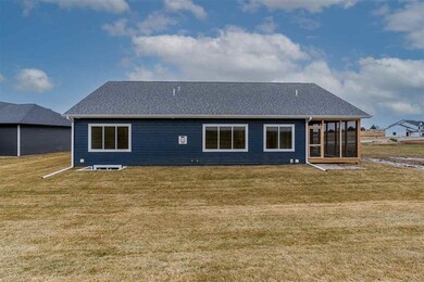 211 Dawson Dr, West Branch, IA 52358 - photo 2