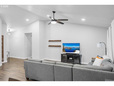 337 Arvilla Ct, Sutherlin, OR 97479 - photo 4