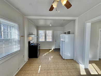 1109 W Tennessee Ave, Crewe, VA 23930 - photo 6