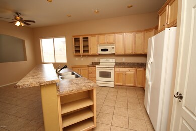Gorgeous Kitchen & Maple Cabinets