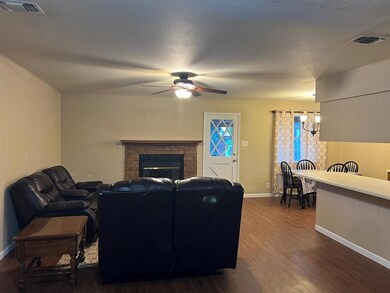 212 Victory St, Bonham, TX 75418 - photo 4