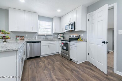 3924 Peter Rabbit Dr, Jacksonville, FL 32210 - photo 6