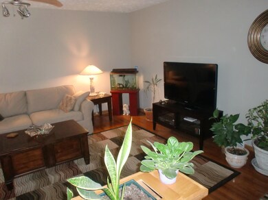 4 3504 Living B