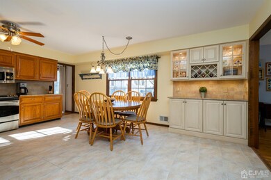 206 Maple St, Middlesex, NJ 08846 - photo 5