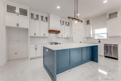 Kitchen with a kitchen island, marble finish floor