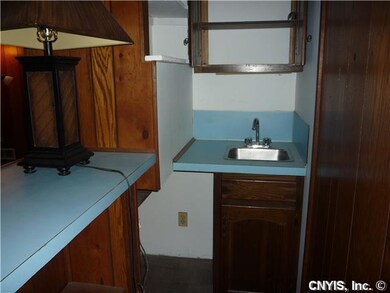 Family Room wet bar