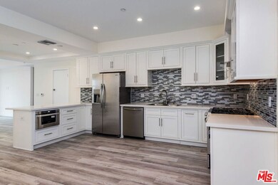 1237 S Holt Ave unit 204, Los Angeles, CA 90035 - photo 3