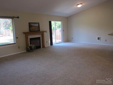 925 NW 21st St, Redmond, OR 97756 - photo 3