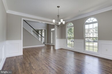 11400 Covered Bridge Ct, Glenn Dale, MD 20769 - photo 5