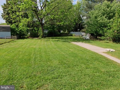802 S Woodlynn Rd, Essex, MD 21221 - photo 3