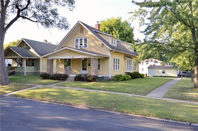 423 E 4th St, Cameron, MO 64429 - photo 2