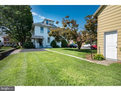 1112 E Bellevue Ave, Reading, PA 19605 - photo 6