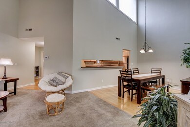 Living Room/Dining