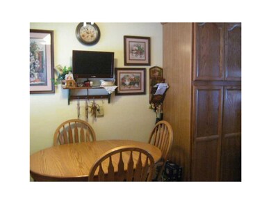 Kitchen. Eating area