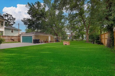 882 W 41st St, Houston, TX 77018 - photo 6