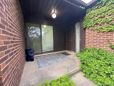 3152 Lindenwood Dr unit 150, Dearborn, MI 48120 - photo 2