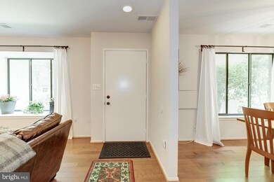 10904 Whiterim Dr, Potomac, MD 20854 - photo 4