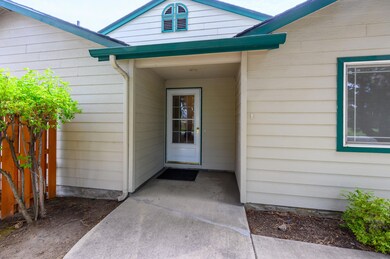 3706 SW Sam Snead Ct, Redmond, OR 97756 - photo 2