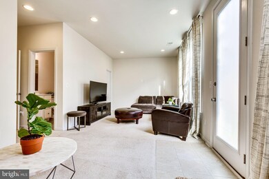 42281 Lancaster Woods Square, Chantilly, VA 20152 - photo 6