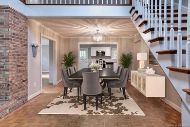 Large Dining Area Great for Entertaining