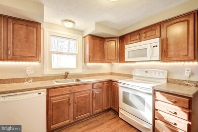 6125 Kyle Leaf Ct, Elkridge, MD 21075 - photo 2