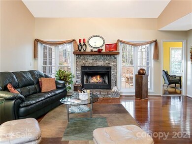 18 Clubhouse Ct, Asheville, NC 28803 - photo 5