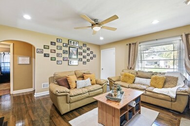 2005 Waverly Place, Waukegan, IL 60085 - photo 4