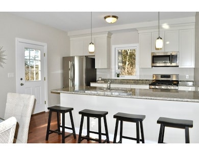 637 Gifford St unit 8B, Falmouth, MA 02540 - photo 4