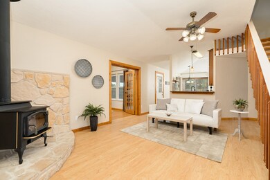 2906 Wood Fox Dr, Alvin, TX 77511 - photo 3