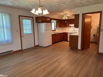 206A W 3rd St, Wayland, IA 52654 - photo 5