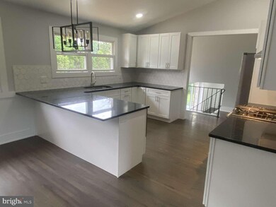 1921 Hemlock Rd, Norristown, PA 19403 - photo 6