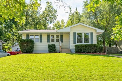 421 E Marion St, Des Moines, IA 50315 - photo 2