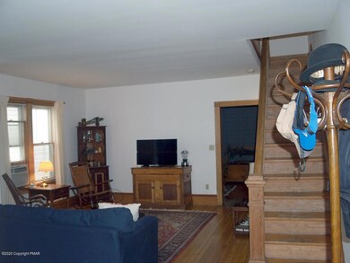 509 Thomas St, Stroudsburg, PA 18360 - photo 2