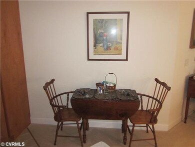 Kitchen - Eat-in area