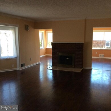 921 Ray Rd, Hyattsville, MD 20783 - photo 4