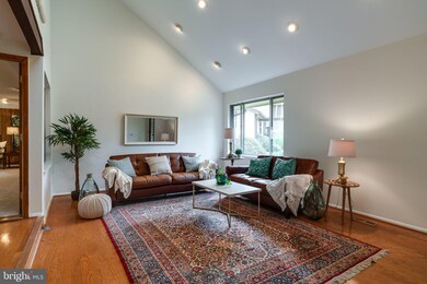 5933 Veranda Dr, Springfield, VA 22152 - photo 4