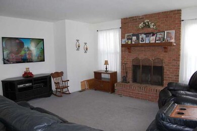 1226 Mayfair Dr, Carpentersville, IL 60110 - photo 4