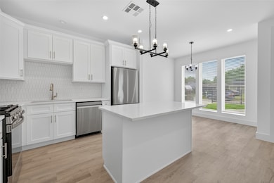 5027 Willow Glen Dr unit A, Houston, TX 77033 - photo 5