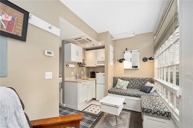 Living area/kitchen
