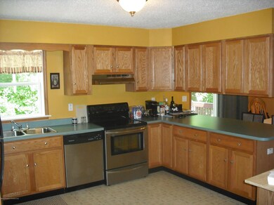 105 Railroad Ave, Nanticoke, PA 18634 - photo 5