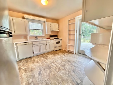 826 Red Ln, Salem, VA 24153 - photo 7