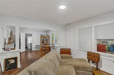 572 S Crescent Ave, Independence, MO 64053 - photo 2