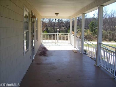 581 Sykes Farm Rd, Asheboro, NC 27205 - photo 2