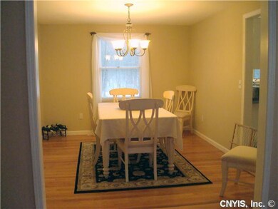 Dining Room. The dining room is a good size making