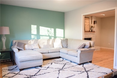 605 Tara Dr, Pittsburgh, PA 15237 - photo 3