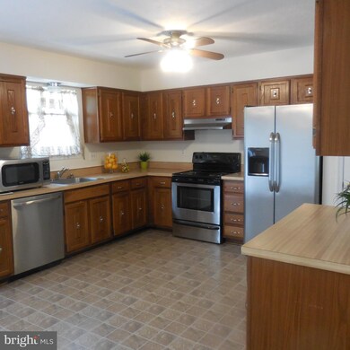 12631 Hillmeade Station Dr, Bowie, MD 20720 - photo 5