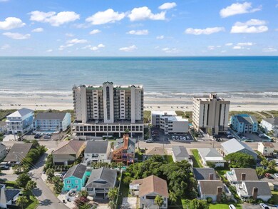 Bird's eye view of waterfront with a beach