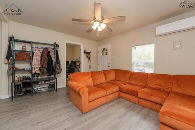 514 S Archer St, Henrietta, TX 76365 - photo 4