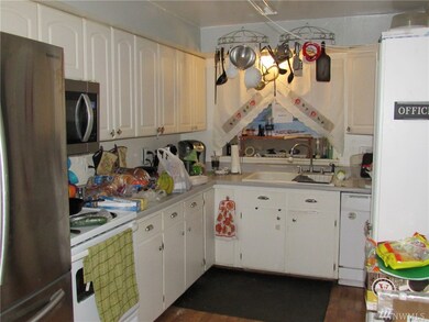 402 NW Clark Ave, Winlock, WA 98596 - photo 7